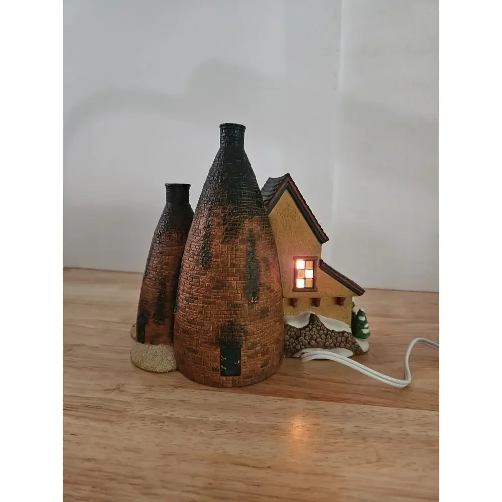 Dept 56 Dickens Village Series Royal Staffordshire Porcelains #58481 Box & Light